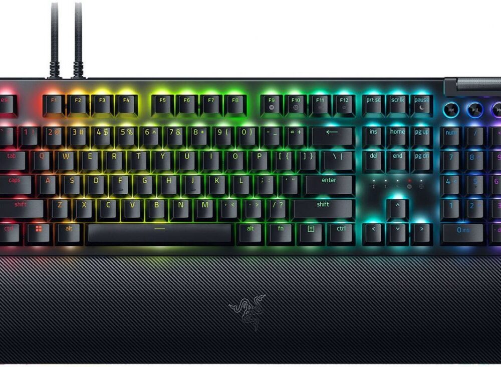 Razer BLACKWIDOW V4 PRO - Gaming Mechanical RGB Keyboard - Yellow Silent Switches - Macros
