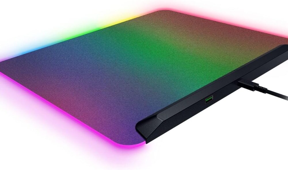 Alternative view of Razer FIREFLY V2 PRO - RGB GAMING MOUSEPAD - USB HUB - BACKLIT LIGHTING