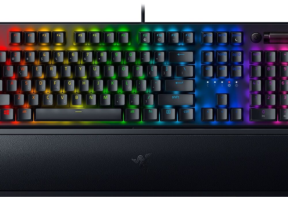 Razer BLACKWIDOW V3 - Mechanical Keyboard (Green Switch) - Wrist Rest - GR Layout